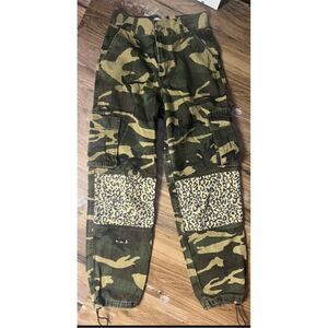 Forever 21 Women's XS Camo  NWT Cargo Pants Multicolor Casual Style